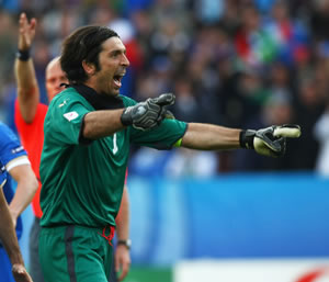Buffon: Arbitrimi, thjesht skandaloz