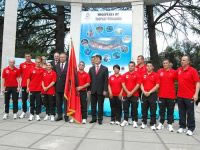 Presidenti Topi u dor�zon flamurin komb�tar te Olimpisteve 