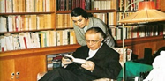  Nexhmije Hoxha: Nga biblioteka e vilës në Bllok janë vjedhur koleksionet e Enverit