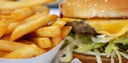 Dieta e adoleshenteve, gjithcka nis nga familja