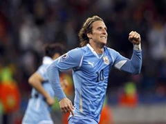Juventus tani kerkon Deigo Forlan