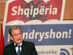 Vendimi absurd:Qeveria strehon te huajt, le 40 mije familje shqiptare pa shtepi