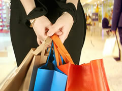 Udhetime, dhurata, blerje te vogla kur shooping na ben te lumtur 
