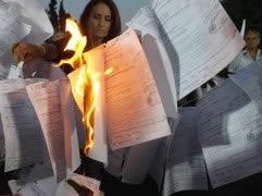 Greqia publikon online �listen e turpit�: Ja kush i shmang taksat
