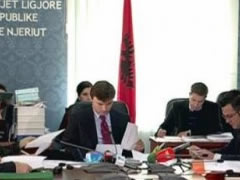 PD: Spahiu nuk na jep dokumente, po kryen vep�r penale