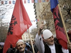 Kater vjet shtet, Kosova ne feste per Pavaresine