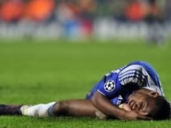 Futbollistet tallen me Drogba: 'Je nje lojtar i mire, por qendro ne kembe' Futbollistet tallen me Drogba: 'Je nje lojtar i mire, por qendro ne kembe'