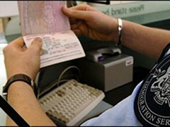 Vizat per ne Angli, tanipagesat vetem on-line