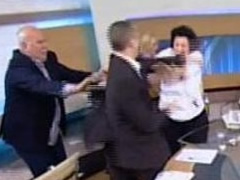 Greqi, dhune ne studion televizive 