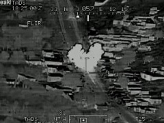 Piloti amerikan hedh ne ere nje afgan duke kenduar 