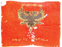 Nje veshtrim ne trashegimine e legjendave te Flamurit Kombetar te Pavaresise