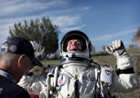 Felix Baumgartner realizon testimin final, duke u hedhur nga 29,455 metra lartesi Felix Baumgartner realizon testimin final, duke u hedhur nga 29,455 metra lartesi