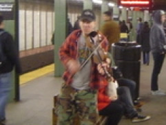 Joshua Bell, performoi ne metro me violinen 3.5 milione dollareshe...