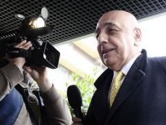 Milan, Galliani: Allegri qendron me vendin e 3-te Milan, Galliani: Allegri qendron me vendin e 3-te