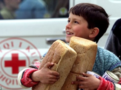 'Kryqi i Kuq' perkujton 150 vjetorin me foto nga Kosova