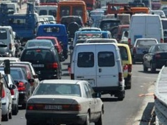 Policia ndalon transportin me furgon, drejtuesit ne proteste