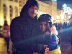 Kiev, dashuri mes barikadave, protestuesja dashurohet me policin