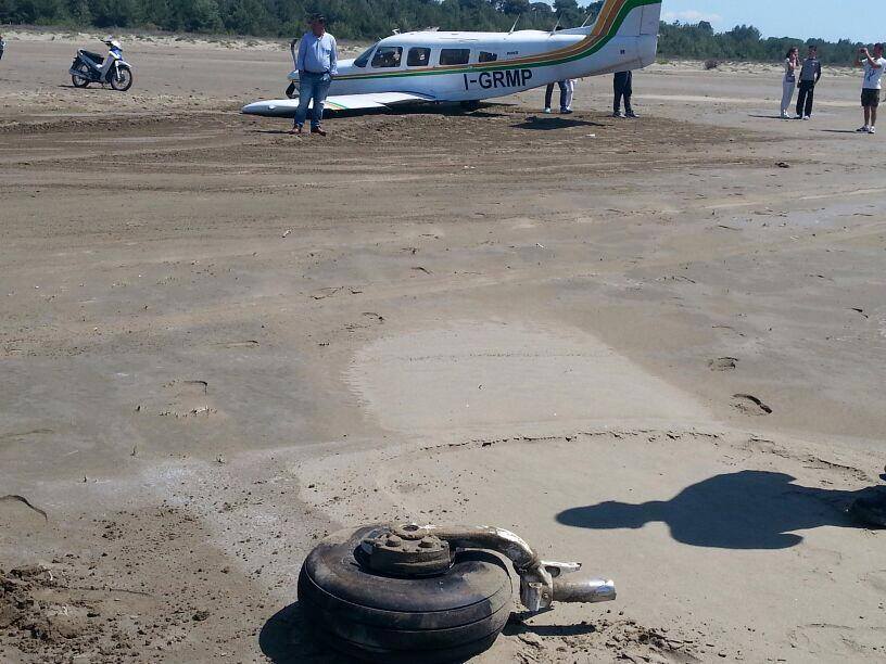 Divjake, bllokohet nje avion qe vinte nga Italia, dyshohet se transportonte droge!