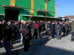 Tregtaret, proteste per mbylljen e tregut ne ish-uzinen 'Dinamo'
