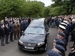 Nuk kishte asnje te aferm dhe asnje mik, por ne funeral moren pjese 300 persona