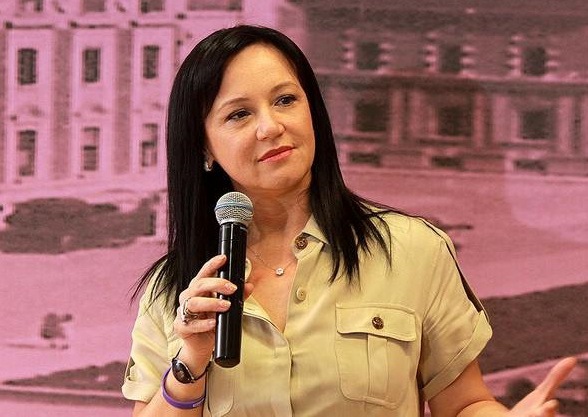 Linda Rama: Ja pse debatoi Edi me Adi Krasten, ne ditelindjen e Papavramit