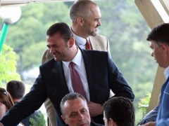 Grupi i PS, Rama sot perplasja me kater deputetet rebele qe 'rrezuan' KLD-ne