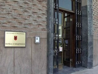 Reagon Banka e Shqiperise. Shuma e sakte e pervetesuar eshte 713 milion leke 