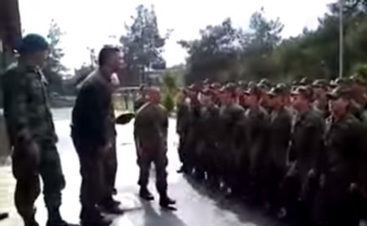 Himni i forcave speciale greke: 'Maleve pa buke e uje, do te pime gjak shqiptari e turku'