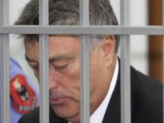 Guvernatori Fullani nga qelia: Me prene ne bese!