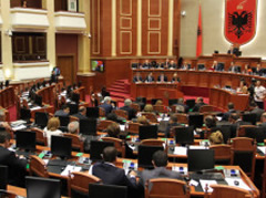 Japin doreheqjen kater ministra, ne Kuvend futen tri deputete femra