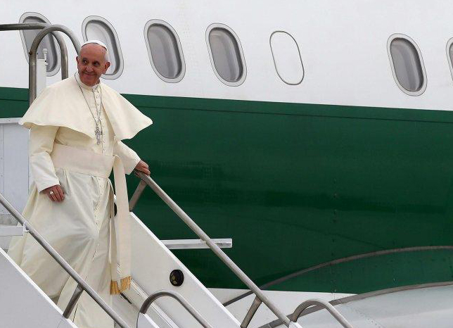 Papa Francesku shkel token shqiptare