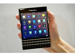 BlackBerry Passport eshte i madh, i fuqishem ... dhe i cuditshem