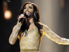 Conchita ftohet ne festivalin e RTSH, e frikesuar nga homofobet shqiptare