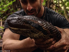 Ambientalisti qe lejoi te gelltitet nga anakonda: Isha i shqetesuar per gjarprin