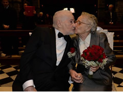 Te dashuruar ne rini, e rigjejne njeri-tjetrin ne internet, martohen pas 70 vjetesh