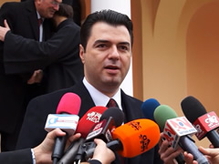 'Shullazi', Basha: Padite e Rames presion ndaj opozites per te heshtur