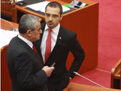 Ruci- Tahiri takim koke me koke perpara mbledhjes per Doshin