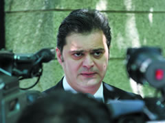 Perfunon mbledhja, Rama e Tahiri dalin te heshtur. Blushi: Kryeministri s'e administroi mire situaten