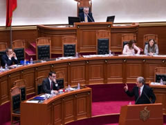 Berisha-Veliajt: Per dasmen te rrofte mamaja. Ministri: Ne nuk martohemi me kusherinjte