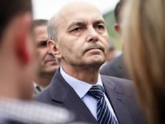 Isa Mustafa replikon ashper me Klosin: SHIK-u shqiptar i ka sherbyer Serbise, donte te perÃ§ante UCK-ne