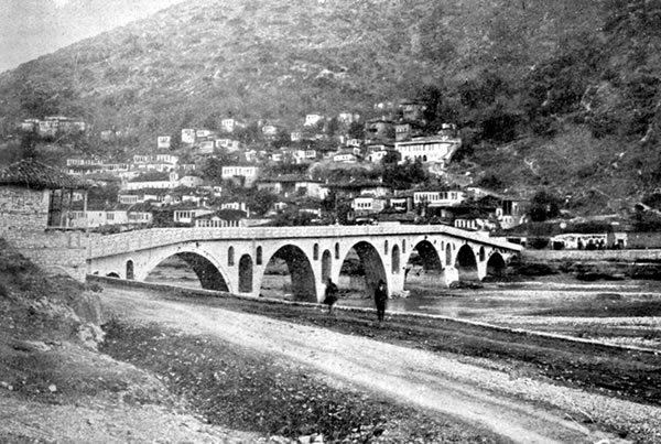 Berati i shek.XX, energjia  dhe topografia e qytetit te gurte