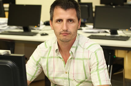 Policia shoqeron gazetarin e A1 Report ne krye te detyres