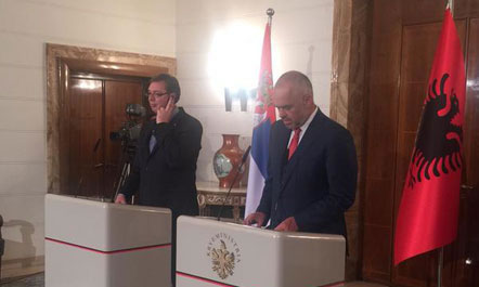 Rama: Shqiptaret dhe serbet kane mundesine historike qe ta kthejne paqen ne rajon. Vucic: Kosova eshte pjese e jona