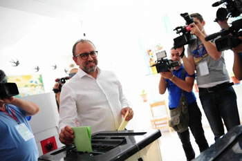 Dritan Leli, kandidati i Vlores surpriza e zgjedhjeve, shkeputet ne 46 kuti me 4400 vota para