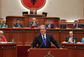 Shokon Berisha: Kam menduar te djeg mandatin e deputetit!