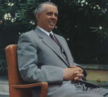 Enver Hoxha mbi seksin: Mos abuzoni me termin dashuri e lire, se kalohet ne kurveri