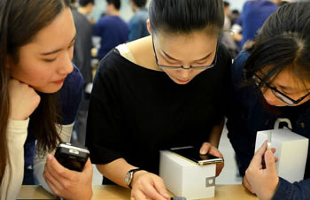 Tek Apple dominojne meshkujt dhe te bardhet