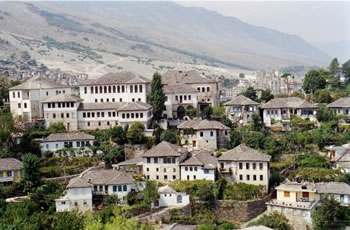 Gjirokastra dhe Mitrovica Perterihen me Kampet e Restaurimit