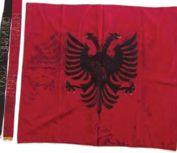 Objekti historik/ Flamuri kuqezi i  Xhaferr Deves qe pergjaku shqiptaret