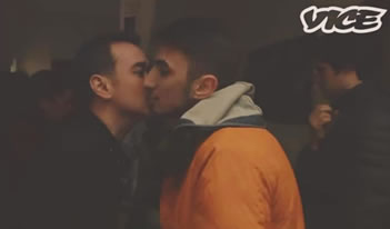 Video e Vice: Kristi Pinderi puthet me te dashurin